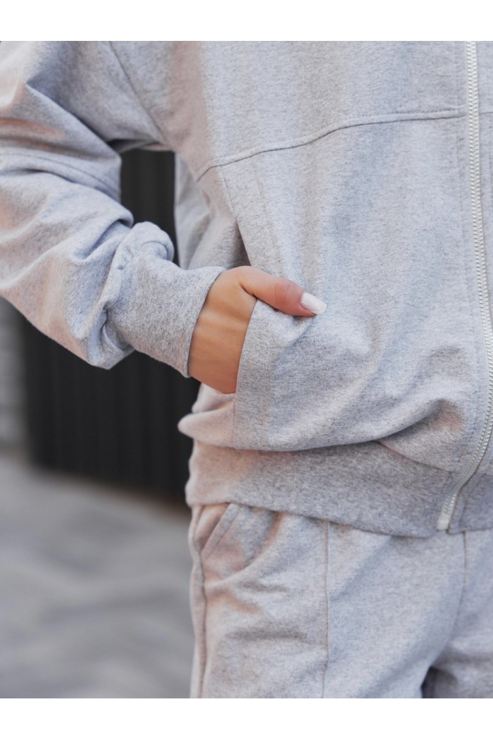 Жіночий костюм з бомбером на замку М154.2 сірий